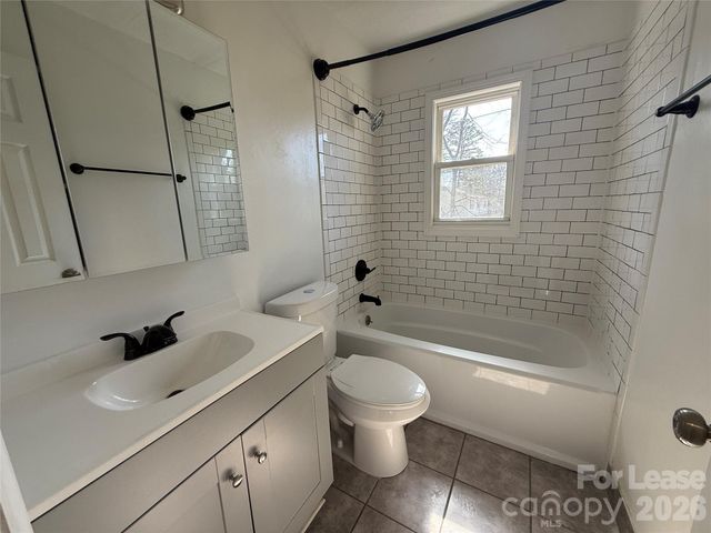 421 Honeywood Avenue B5, Charlotte, NC 28216