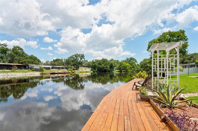 10681 SEMINOLE FOREST STREET E, Seminole, FL 33778