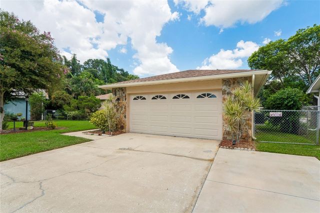 10681 SEMINOLE FOREST STREET E, Seminole, FL 33778