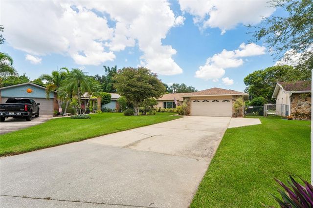 10681 SEMINOLE FOREST STREET E, Seminole, FL 33778