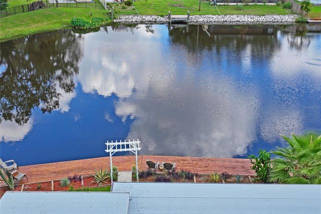 10681 SEMINOLE FOREST STREET E, Seminole, FL 33778