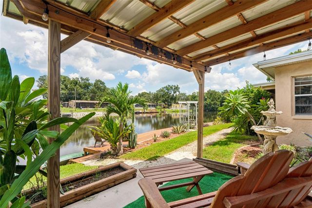 10681 SEMINOLE FOREST STREET E, Seminole, FL 33778