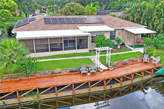 10681 SEMINOLE FOREST STREET E, Seminole, FL 33778