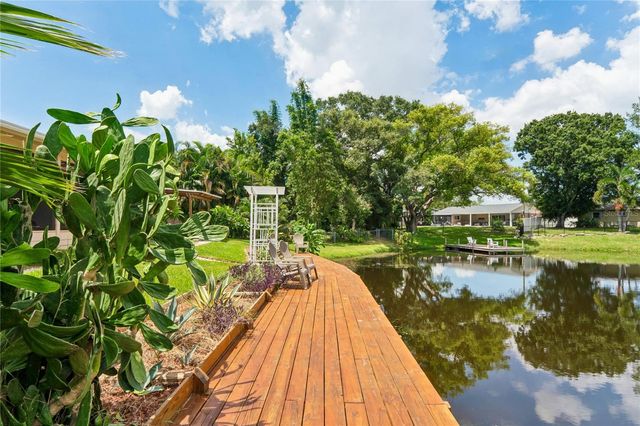 10681 SEMINOLE FOREST STREET E, Seminole, FL 33778