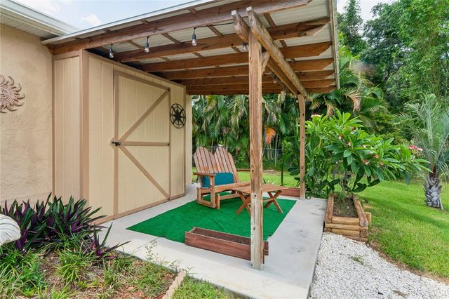 10681 SEMINOLE FOREST STREET E, Seminole, FL 33778