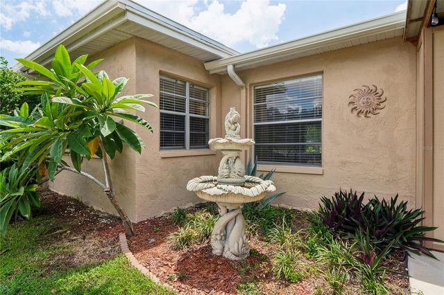 10681 SEMINOLE FOREST STREET E, Seminole, FL 33778