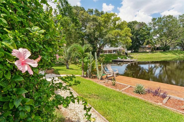 10681 SEMINOLE FOREST STREET E, Seminole, FL 33778