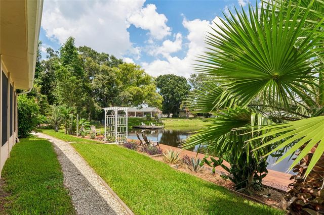 10681 SEMINOLE FOREST STREET E, Seminole, FL 33778