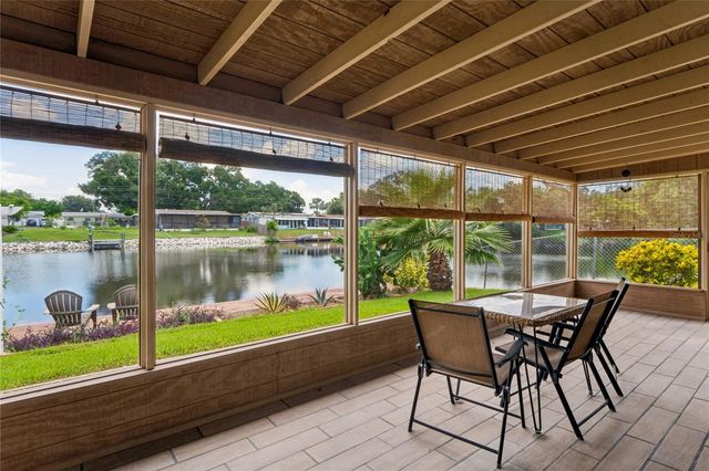 10681 SEMINOLE FOREST STREET E, Seminole, FL 33778