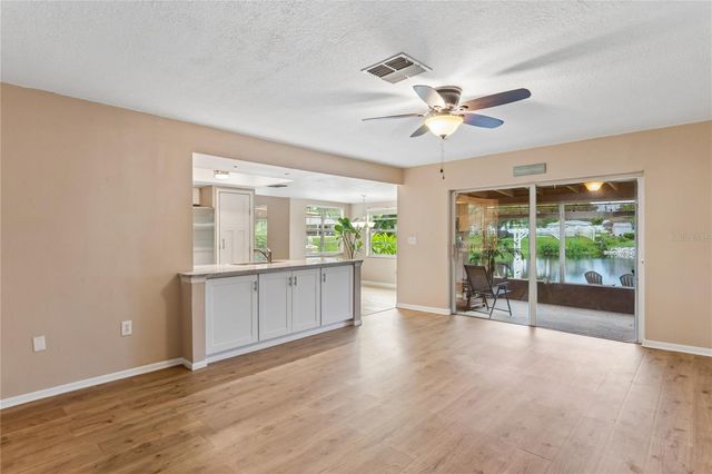 10681 SEMINOLE FOREST STREET E, Seminole, FL 33778