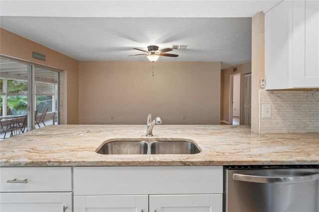 10681 SEMINOLE FOREST STREET E, Seminole, FL 33778