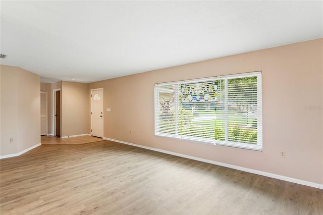 10681 SEMINOLE FOREST STREET E, Seminole, FL 33778