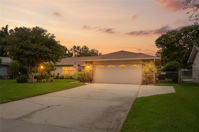 10681 SEMINOLE FOREST STREET E, Seminole, FL 33778