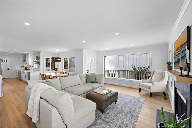 226 La Jolla, Newport Beach, CA 92663