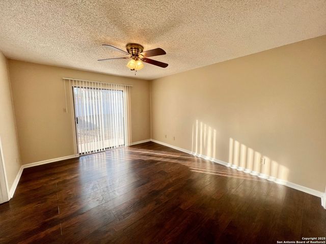 4545 Hoeneke St Apt 103, Kirby, TX 78219
