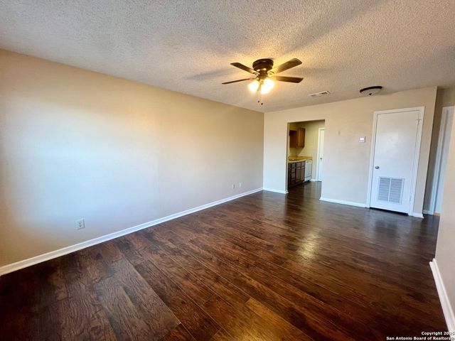 4545 Hoeneke St Apt 103, Kirby, TX 78219