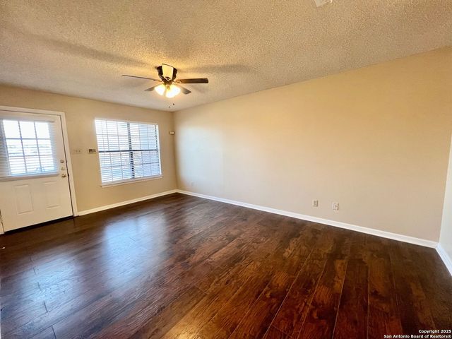 4545 Hoeneke St Apt 103, Kirby, TX 78219
