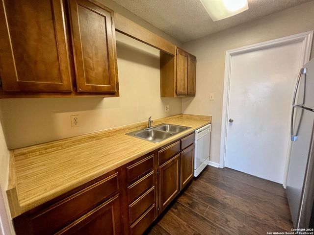 4545 Hoeneke St Apt 103, Kirby, TX 78219