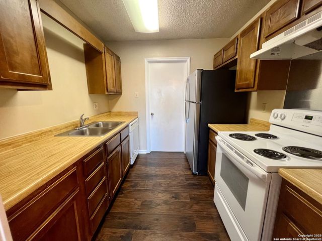 4545 Hoeneke St Apt 103, Kirby, TX 78219