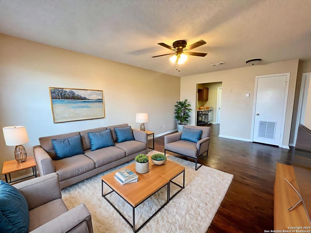 4545 Hoeneke St Apt 103, Kirby, TX 78219