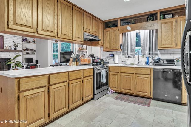 1046 W Outer Drive, Oak Ridge, TN 37830