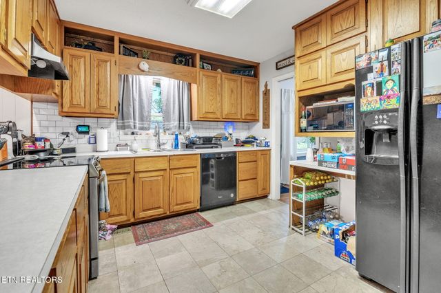 1046 W Outer Drive, Oak Ridge, TN 37830