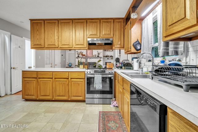 1046 W Outer Drive, Oak Ridge, TN 37830