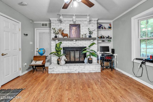 1046 W Outer Drive, Oak Ridge, TN 37830