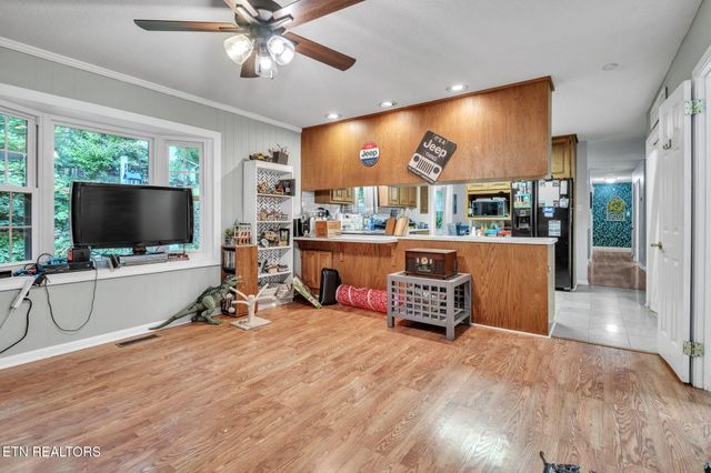 1046 W Outer Drive, Oak Ridge, TN 37830