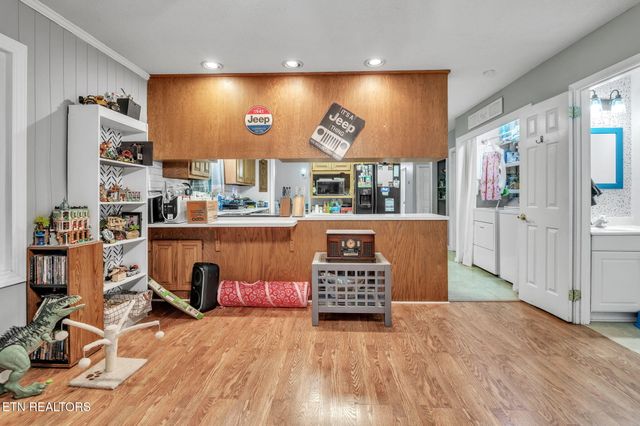 1046 W Outer Drive, Oak Ridge, TN 37830