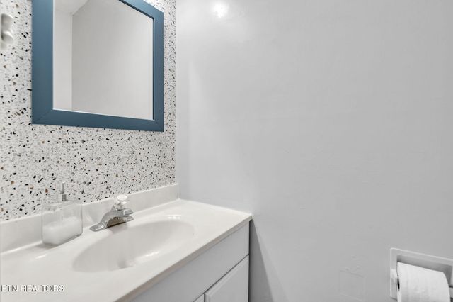 1046 W Outer Drive, Oak Ridge, TN 37830