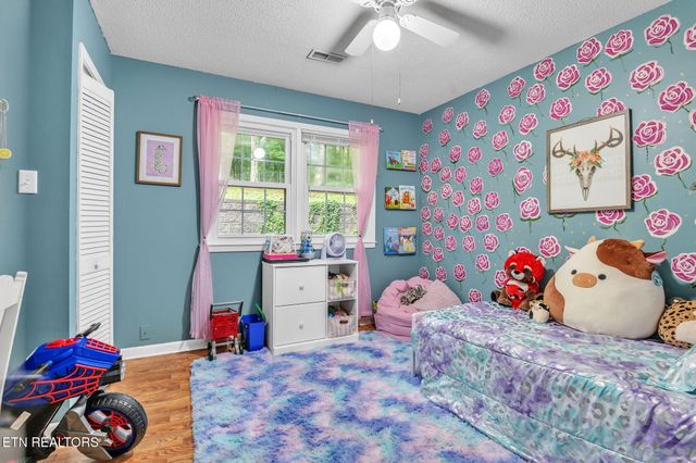 1046 W Outer Drive, Oak Ridge, TN 37830