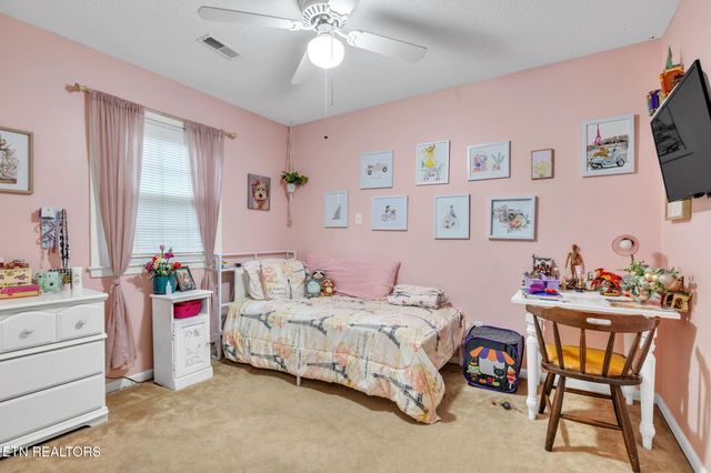 1046 W Outer Drive, Oak Ridge, TN 37830