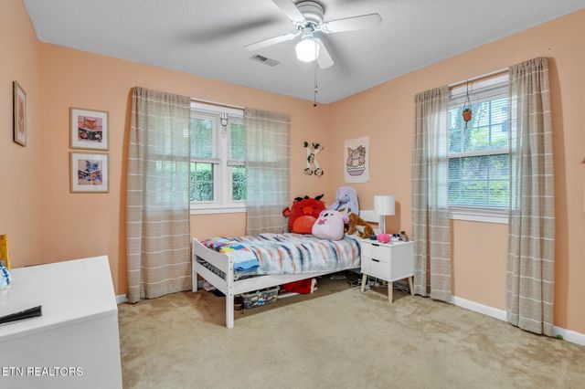 1046 W Outer Drive, Oak Ridge, TN 37830