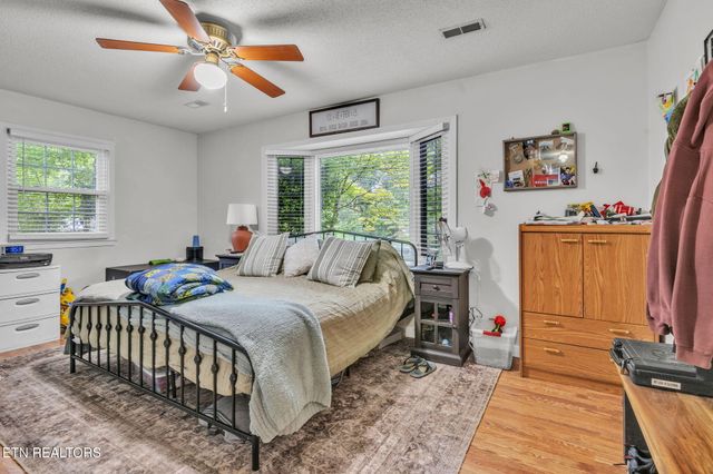 1046 W Outer Drive, Oak Ridge, TN 37830