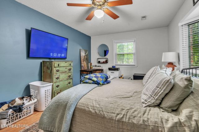 1046 W Outer Drive, Oak Ridge, TN 37830