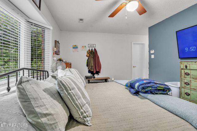 1046 W Outer Drive, Oak Ridge, TN 37830