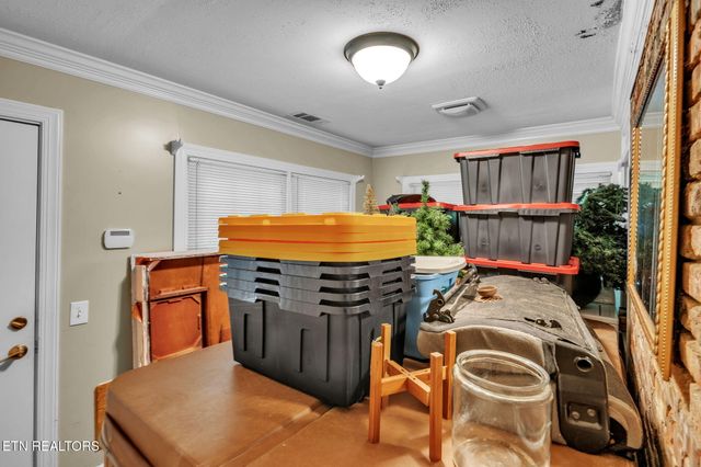 1046 W Outer Drive, Oak Ridge, TN 37830