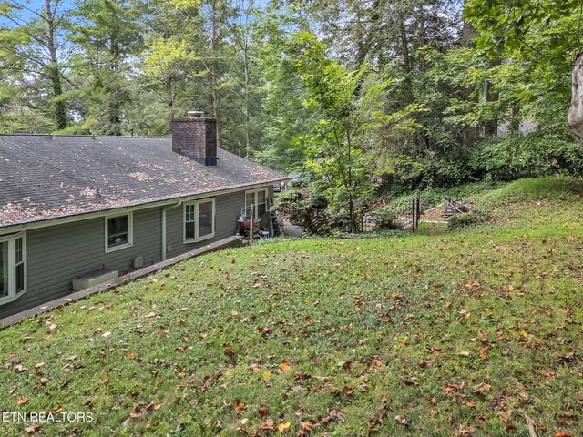 1046 W Outer Drive, Oak Ridge, TN 37830