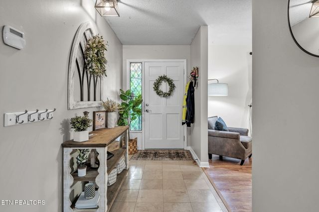 1046 W Outer Drive, Oak Ridge, TN 37830