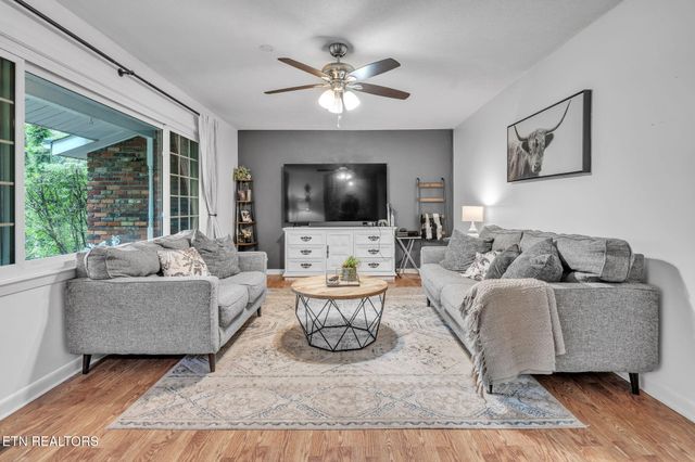 1046 W Outer Drive, Oak Ridge, TN 37830