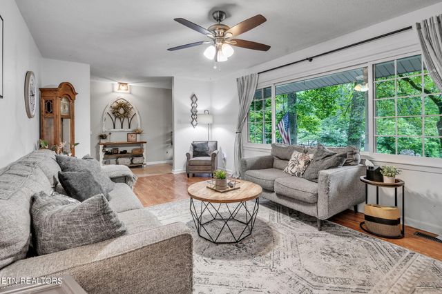 1046 W Outer Drive, Oak Ridge, TN 37830