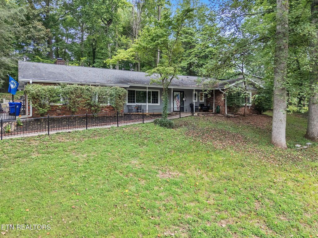 1046 W Outer Drive, Oak Ridge, TN 37830