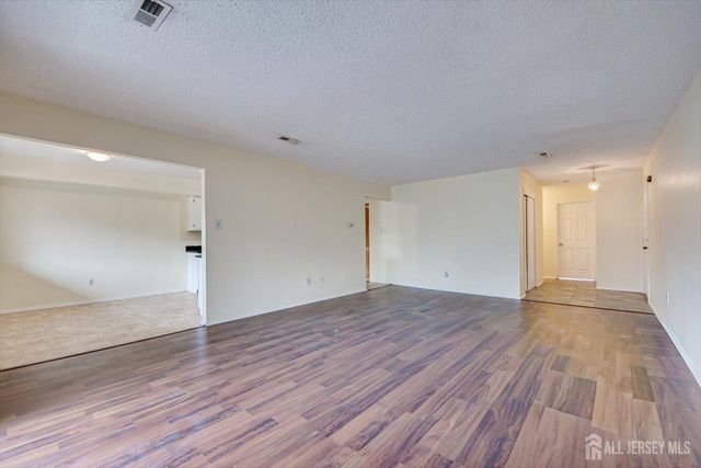 707 Edison Glen Terrace, Edison, NJ 08837