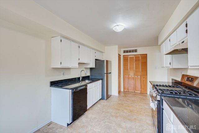 707 Edison Glen Terrace, Edison, NJ 08837