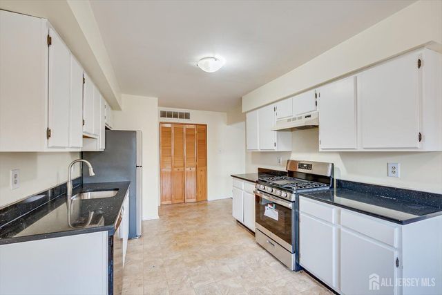 707 Edison Glen Terrace, Edison, NJ 08837