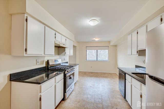 707 Edison Glen Terrace, Edison, NJ 08837