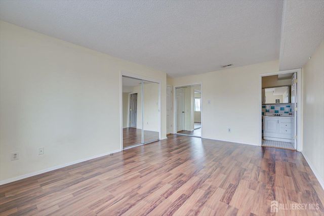 707 Edison Glen Terrace, Edison, NJ 08837