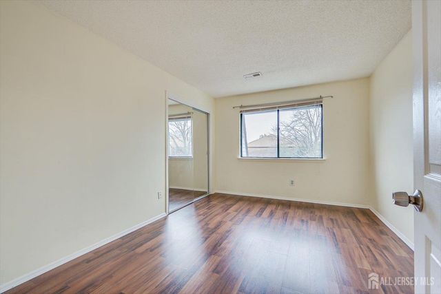 707 Edison Glen Terrace, Edison, NJ 08837