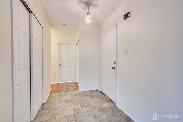 707 Edison Glen Terrace, Edison, NJ 08837